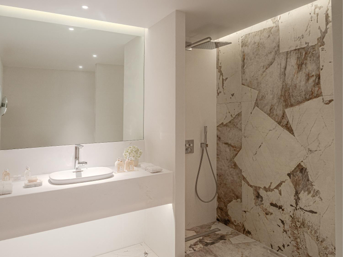 Bathroom 5, The Roc Club, A Hotel to Live®, Attica