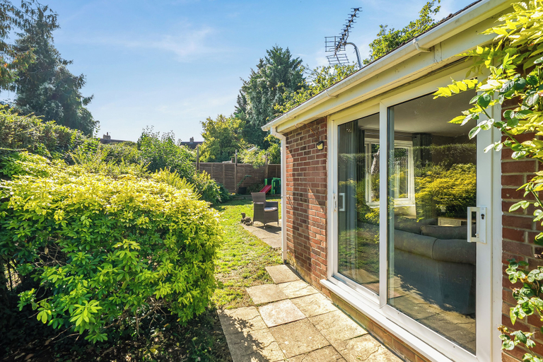 Others 2, One Bed Bungalow Sleeps 4 - Garden - Wifi & Tv, Hampshire