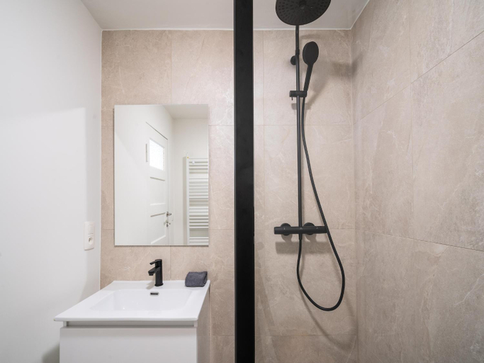 Bathroom 5, Family-friendly 3-bedroom Apartment for 6 Guests, Antwerpen