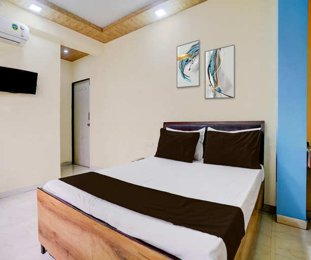 Others 3, Deluxe Hotel Shivneri, Mumbai City