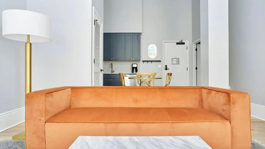 Others 3, The Harlequin: 2 Deluxe 2BDR Suites by AvantStay, Orleans