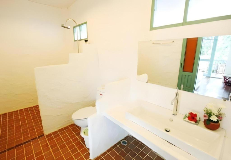 Bathroom 4, Warapura Resort, Koh Chang