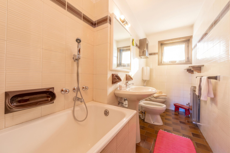 Bathroom 3, Casa Cisi ski in-Ski out 20m, Sondrio