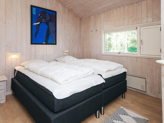 Bedroom 2, 4 Star Holiday Home in Blavand, Varde