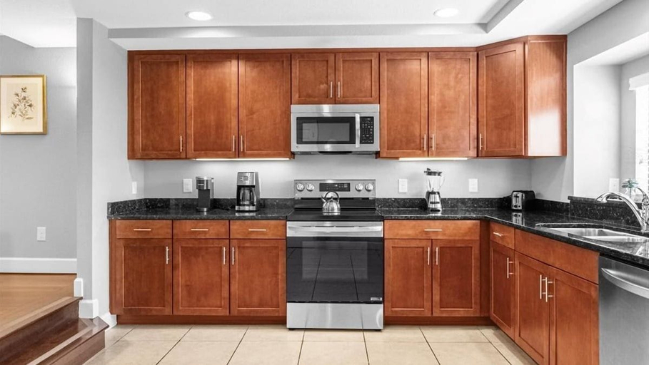 Others 3, Family Townhome Near Disney w Pool & Spa Access, Orange