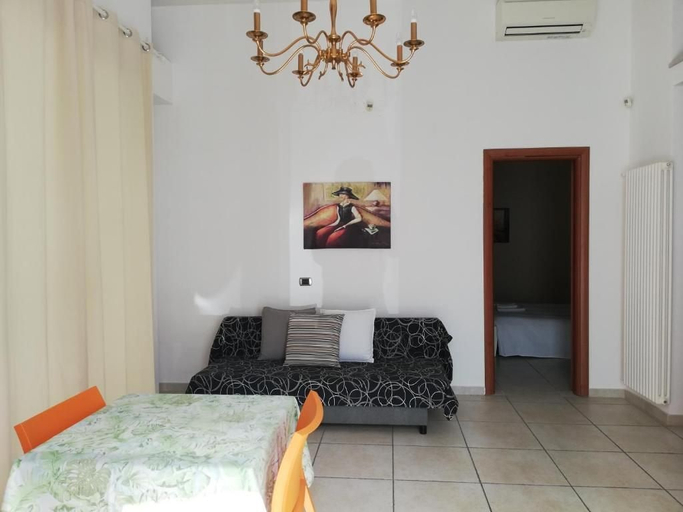 Others 5, Residenza Battistessa, Caserta