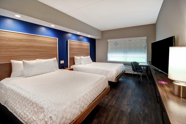 Bedroom 3, Tru by Hilton Raleigh Durham Airport, Wake