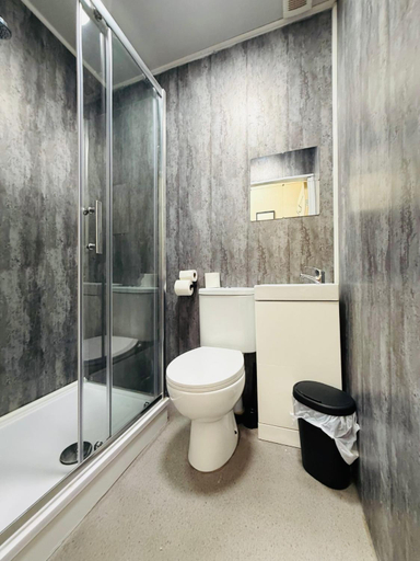 Bathroom 5, Victoria Hotel Blackpool, Blackpool