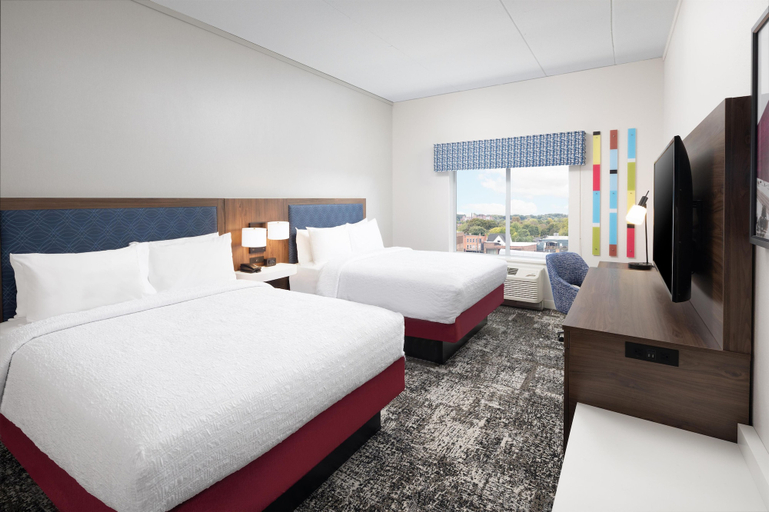 Bedroom 3, Hampton Inn & Suites Rochester Downtown, Monroe