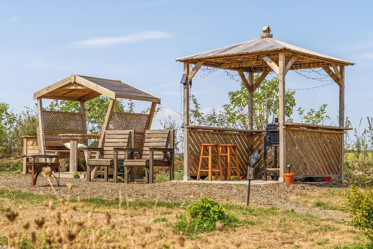 Others 4, Cosy Luxury Foxglove Hut With Private Fire Bowl, Devon
