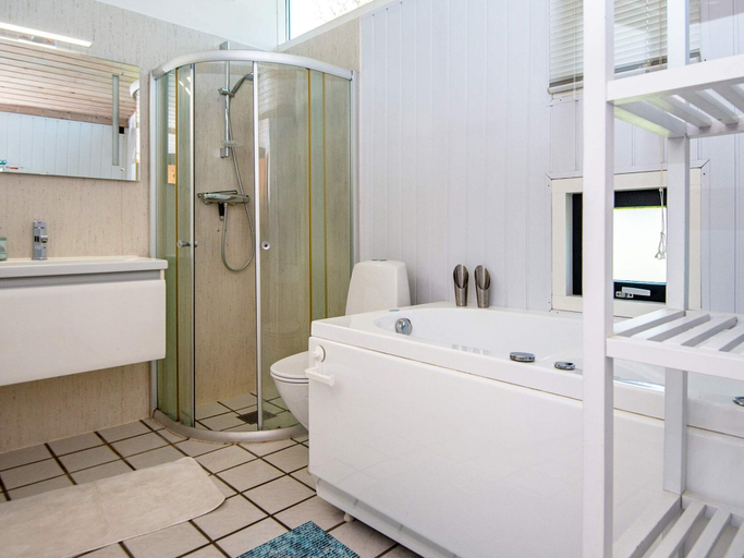 Bathroom 3, 4 Star Holiday Home in Juelsminde, Hedensted