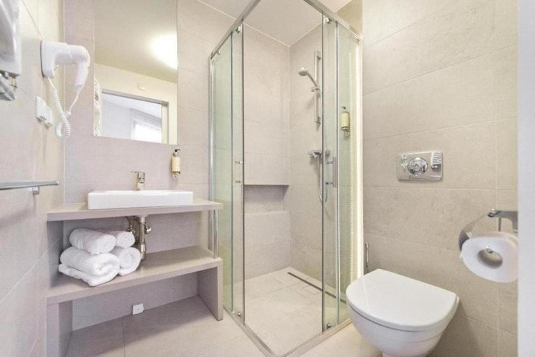 Bathroom 4, Villa 21 Victus by Noclegi Renters, Sopot