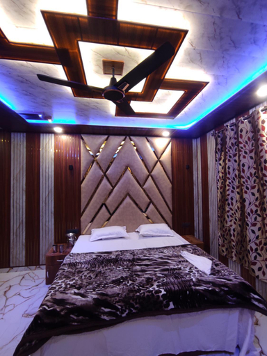 Bedroom 1, Hotel Fabulous Kashmir, Dal Lake, Srinagar