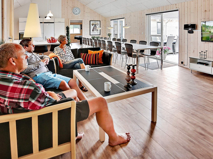 Food & Drinks 4, Pet Friendly Holiday Home in Bogense with Hot Tub, Nordfyns