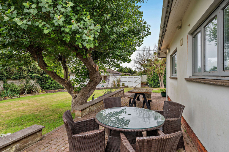 Others 3, Host Stay Lindens, Devon