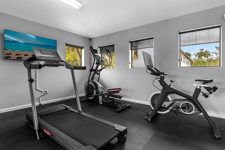Others 2, Family Townhome Near Disney w Pool & Spa Access, Orange