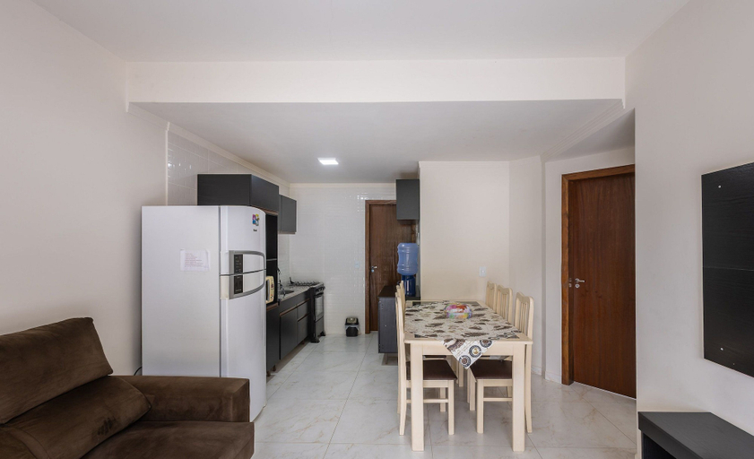Others 5, Rhes - Apt 2 min From the Beach in Bombinhas, Bombinhas