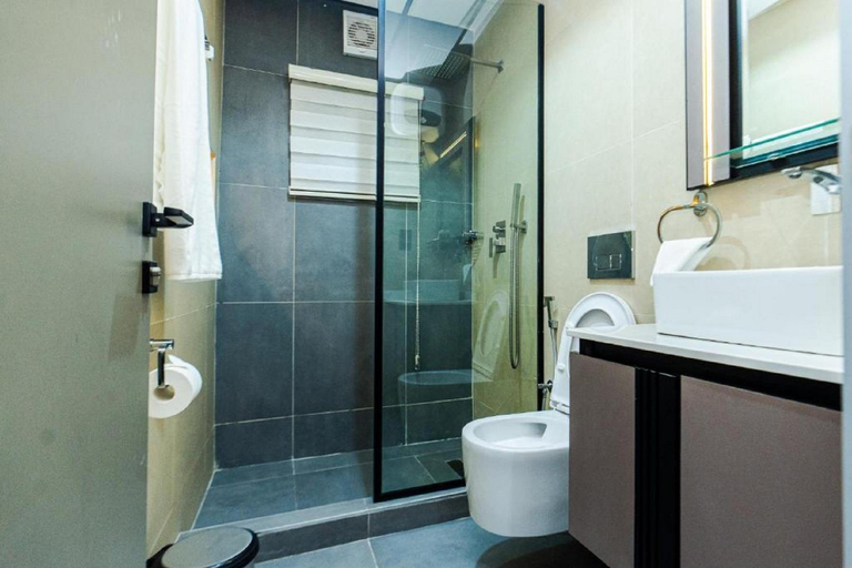 Bathroom 3, Carlisle Hotel, Oshimili North