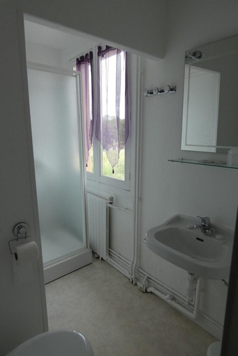 Bathroom, le relais des forets, Creuse