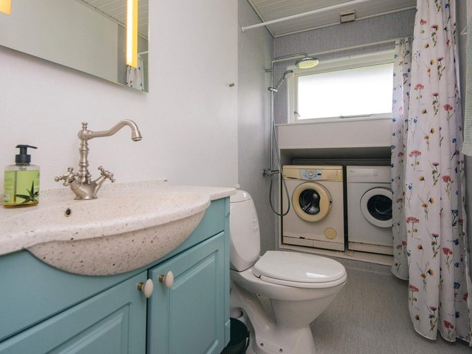 Bathroom, 6 Person Holiday Home in Blavand, Varde