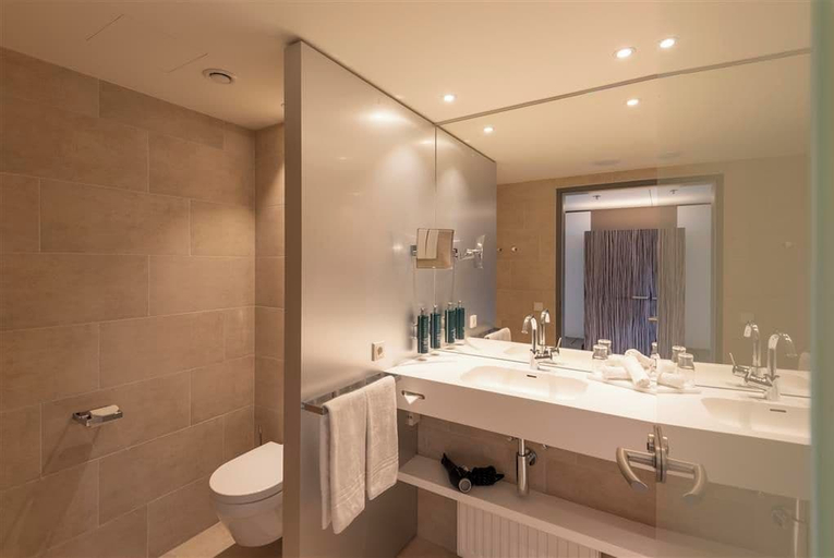 Bathroom 4, Doubletree by Hilton Vienna Schonbrunn, Wien