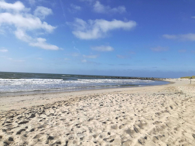 Others, Charming Holiday Home in Blåvand with Hot Tub, Varde