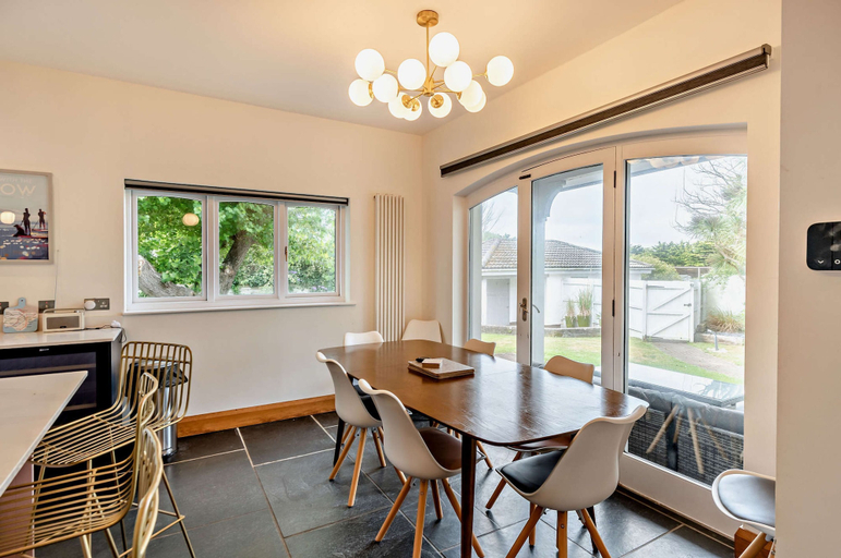 Others 4, Host Stay Lindens, Devon