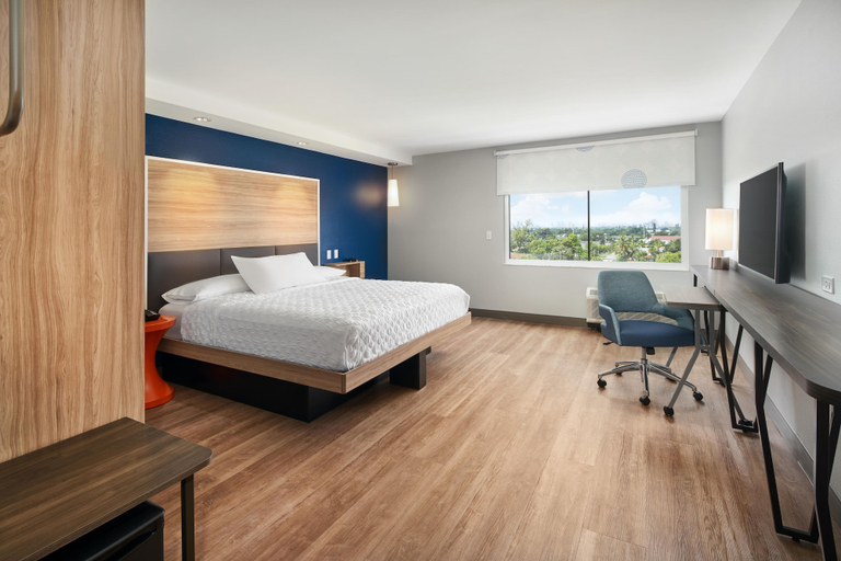 Bedroom 3, Tru By Hilton Ft. Lauderdale Airport, Broward