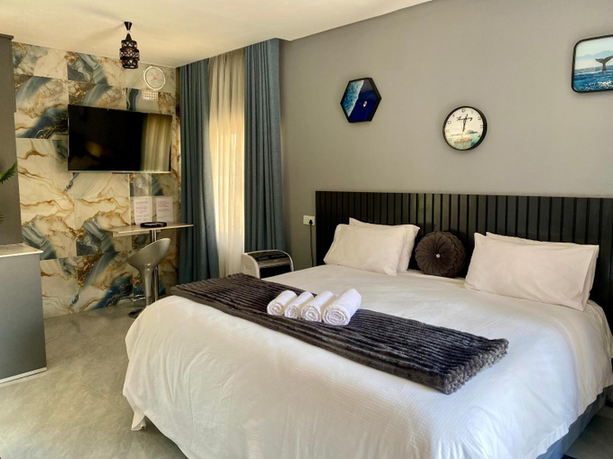 Others 4, Executive studio apartment near the airport - 2320, Harare