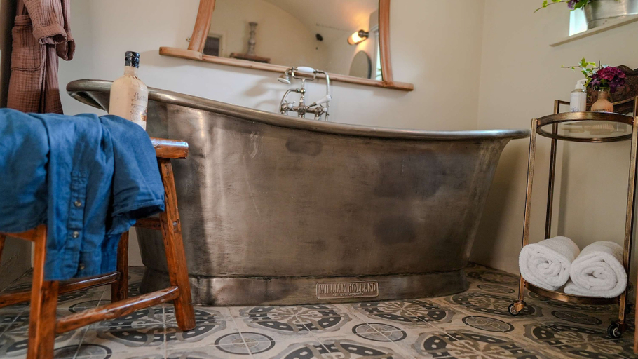 Others 5, Host Stay Tin Bath, Somerset