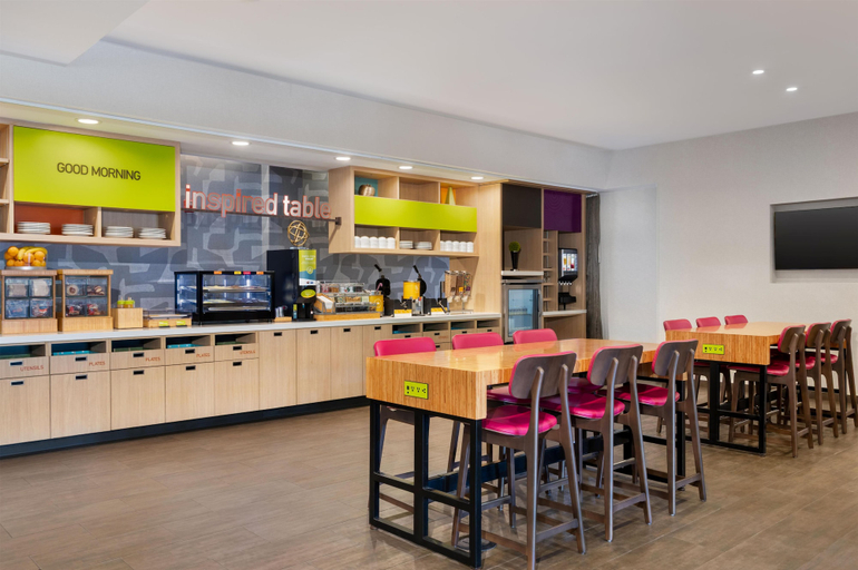 Food & Drinks 5, Home2 Suites Florence/Cincinnati Airport South, KY, Boone