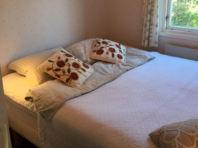 Bedroom 4, 4 Person Holiday Home in Tyreso, Tyresö