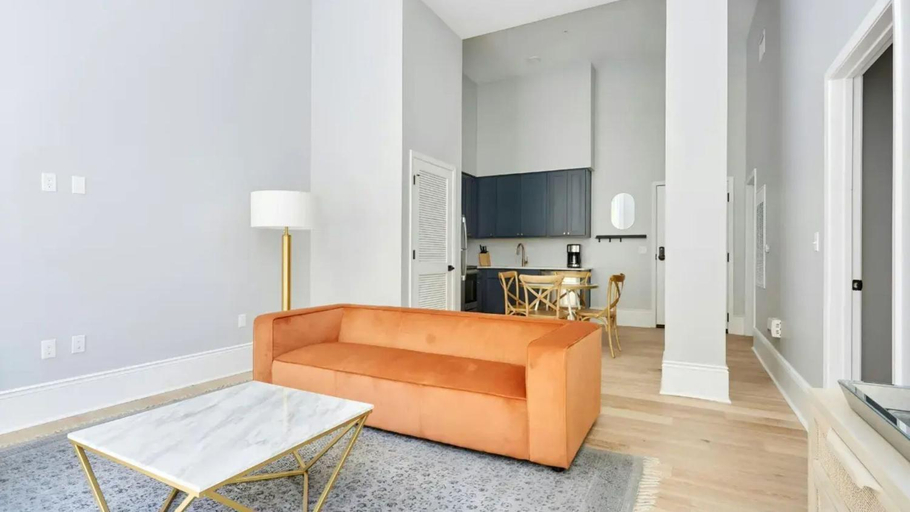 Others 2, The Harlequin: 2 Deluxe 2BDR Suites by AvantStay, Orleans