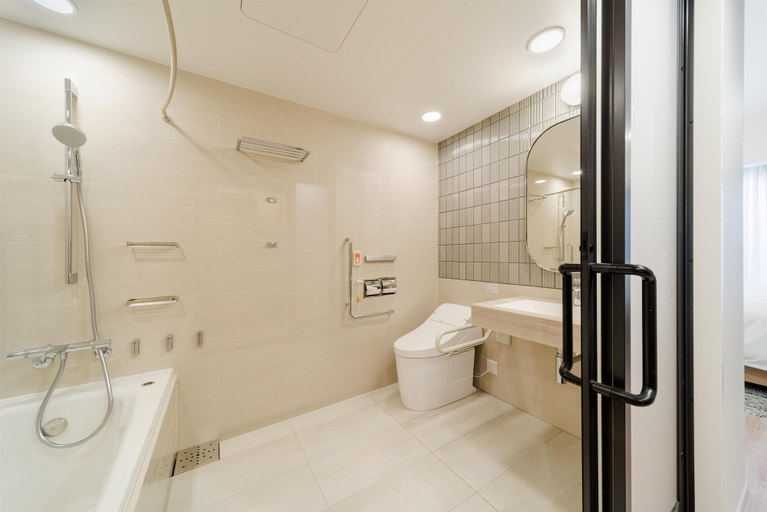 Bathroom 5, Hilton Garden Inn Kyoto Shijo Karasuma, Kyoto