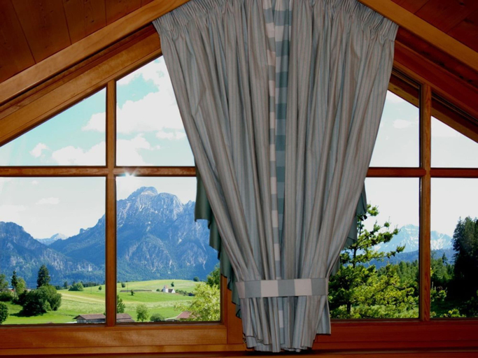Others 5, Hochplatte in the Bergblick House, Ostallgäu