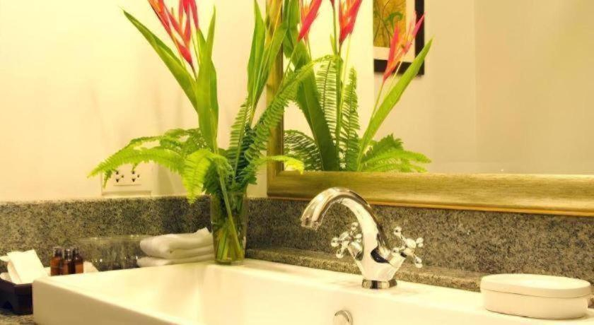 Bathroom 5, Baan Klang Wiang Hotel, Muang Chiang Mai