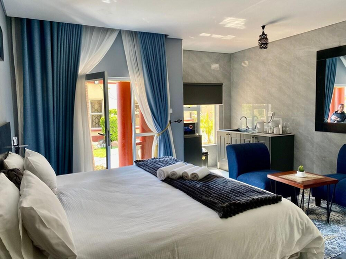Others 2, Executive studio apartment near the airport - 2320, Harare