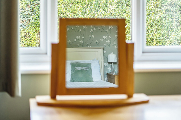 Others 3, One Bed Bungalow Sleeps 4 - Garden - Wifi & Tv, Hampshire