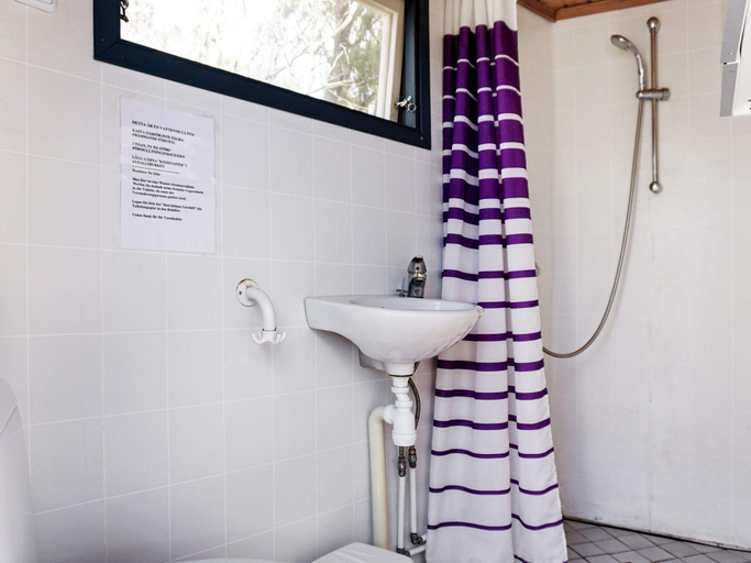 Bathroom, 4 Person Holiday Home in Hamburgsund, Tanum