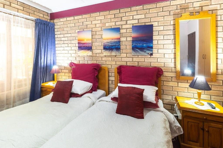Others 4, Villa Majestic, Cacadu