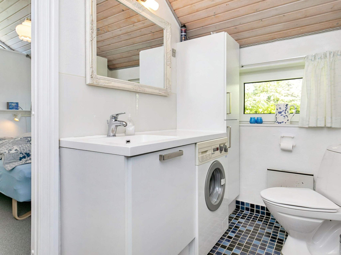 Bathroom 3, 4 Star Holiday Home in Struer, Struer