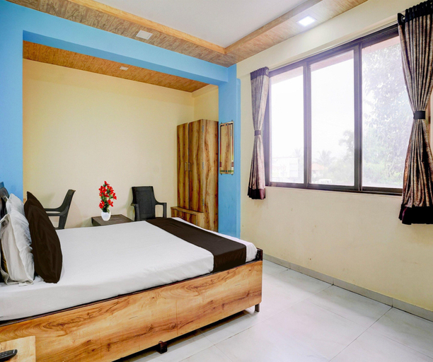 Others 4, Deluxe Hotel Shivneri, Mumbai City