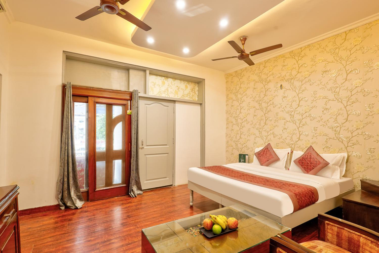 Bedroom 3, Hotel Satwah Luxe Stay - 1 Minute From Nizamuddin Railway Station & India Gate, Delhi