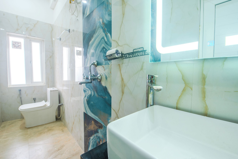 Bathroom 4, Maya's Nest, Varanasi