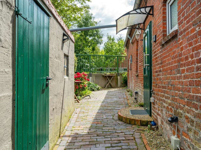 Others 2, Holiday Home in Upleward With Sauna, Aurich