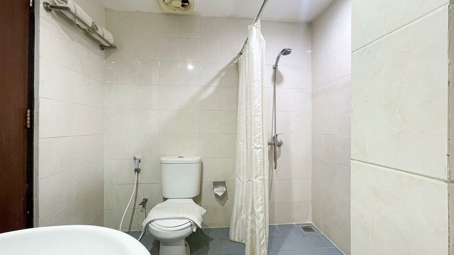 Bathroom 3, Parkside Mandarin Hotel Pekalongan, Pekalongan