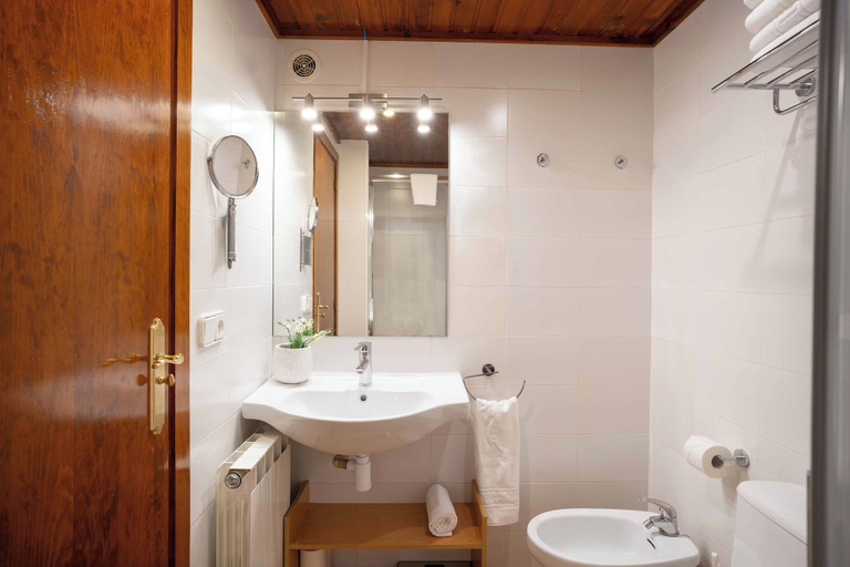Bathroom 4, Apartamentos Ona Dorada el Tarter
