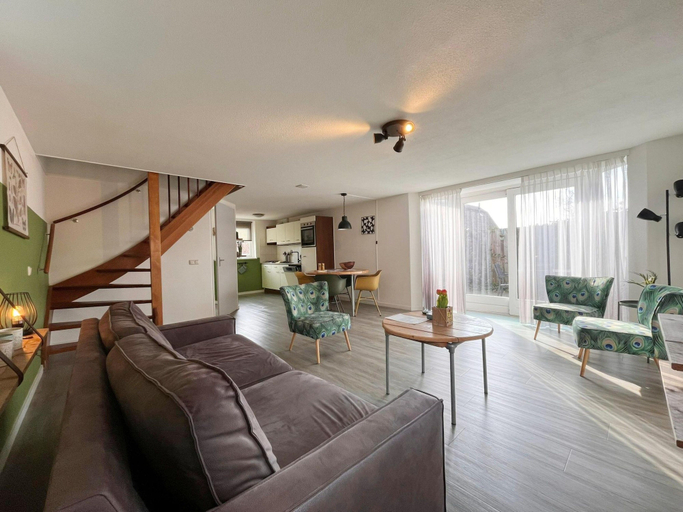 Others 2, Charming Beachside Base in Noordwijk, Noordwijk