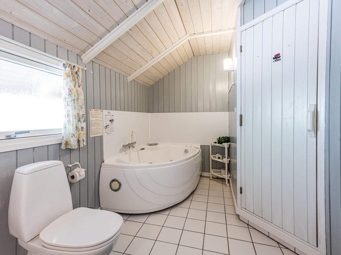 Bathroom 3, 4 Star Holiday Home in Norre Nebel, Varde