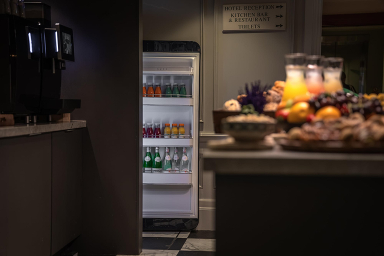 Food & Drinks 5, Holmes Hotel London, London